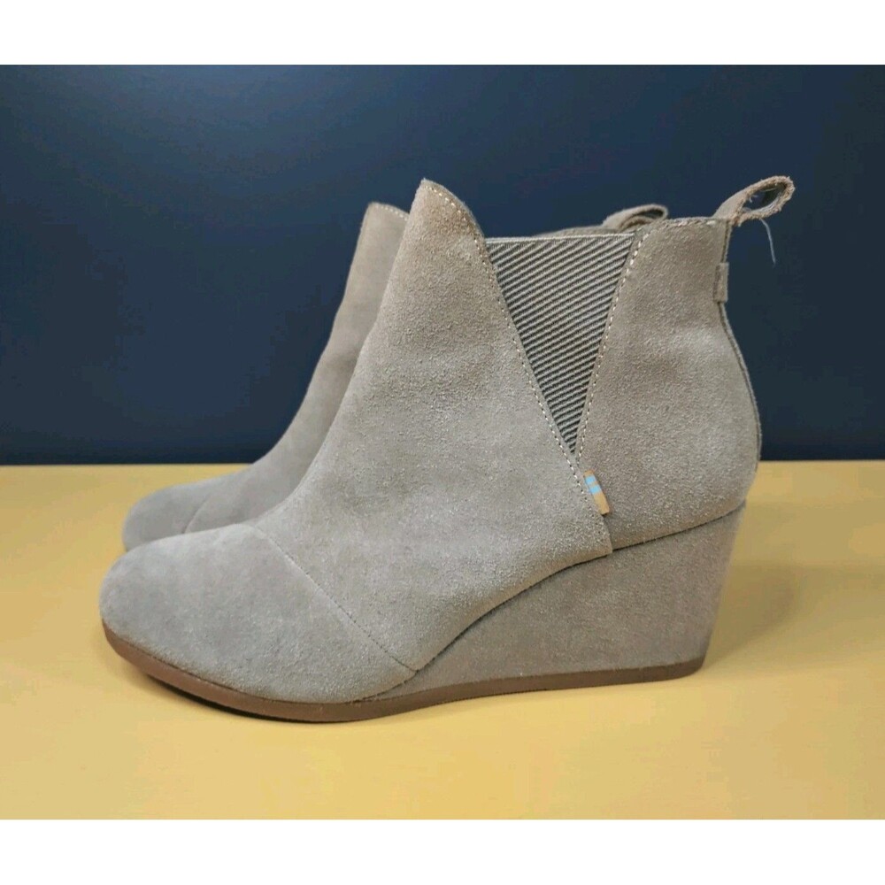 TOMS Kelsey Wedge Ankle Bootie Taupe Beige Suede Size 8.5